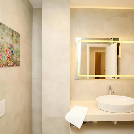 T2 City Hotel apartamentowy Wlora